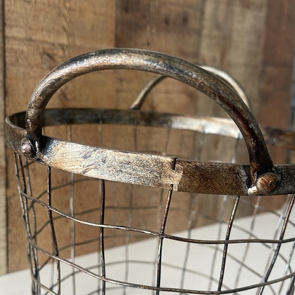 Rustic Metal Wire Basket - Picture 5 of 9